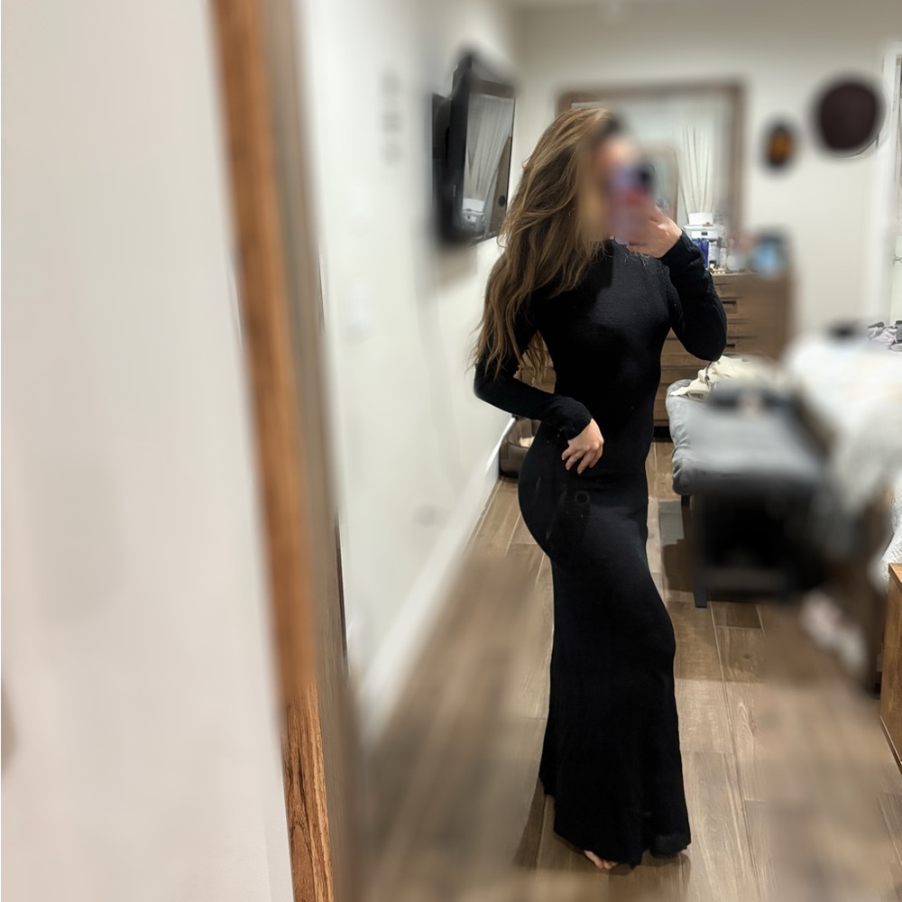 Elegant Black Maxi Dress – Sleek and Seductive